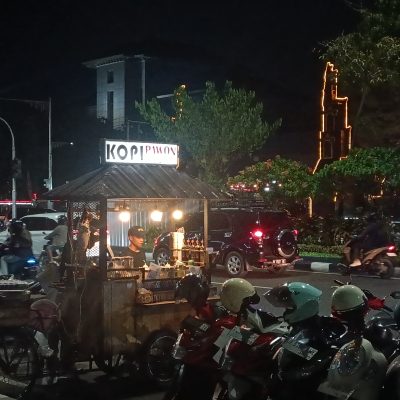 Ketika Kopi Menyatu dengan Jalanan Semarang